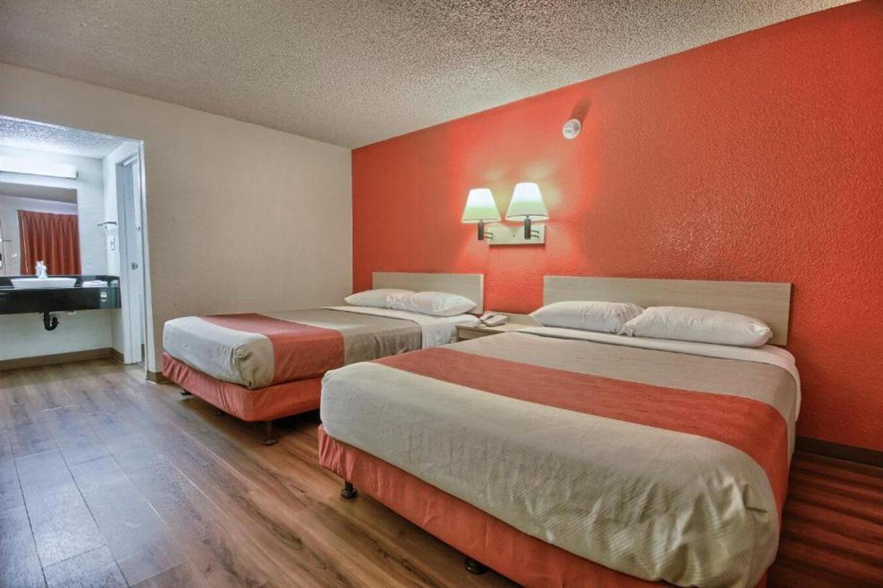 6-fresno, Ca - Blackstone South Hotel 2*