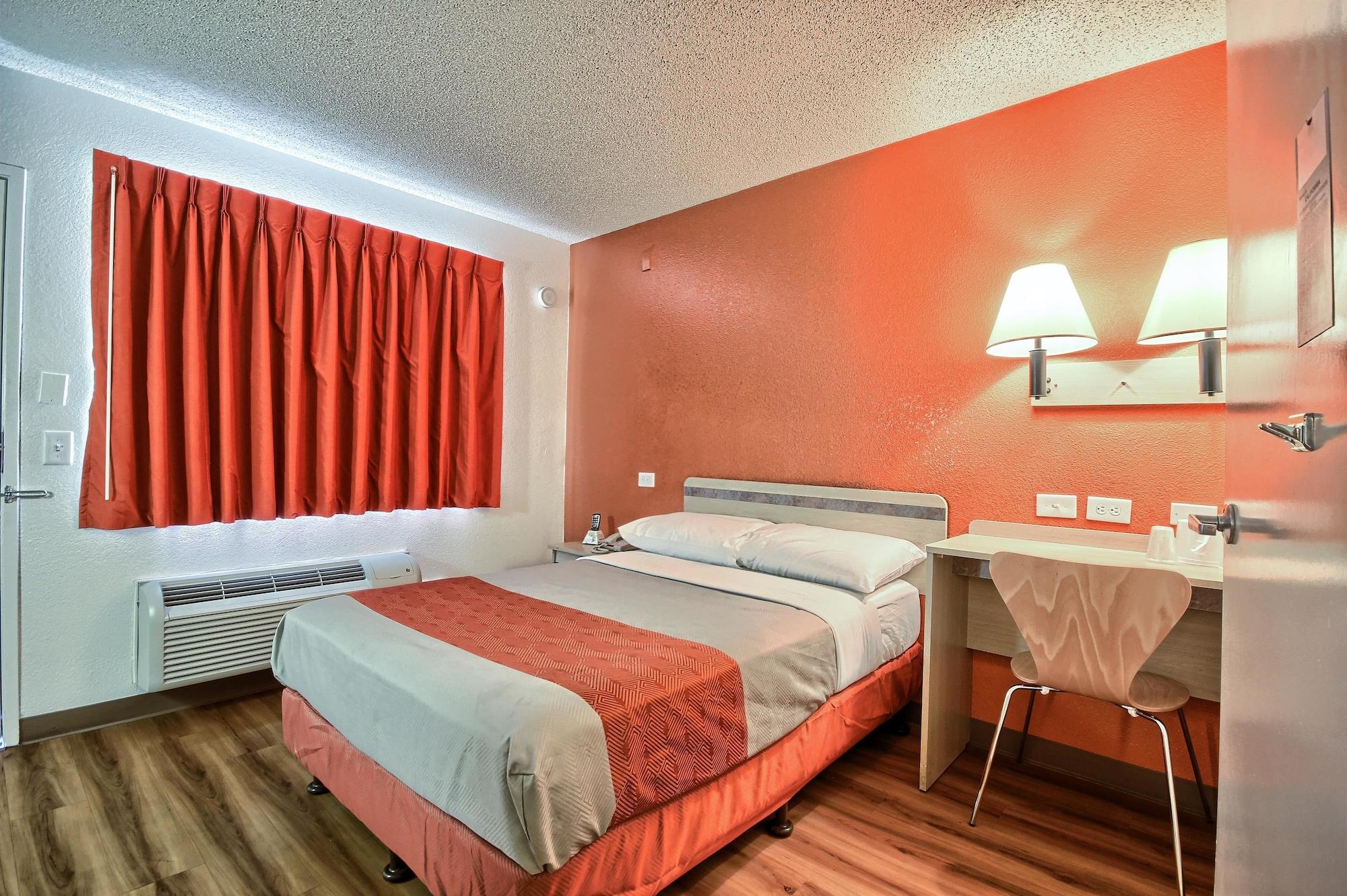 6-fresno, Ca - Blackstone South Hotel 2*