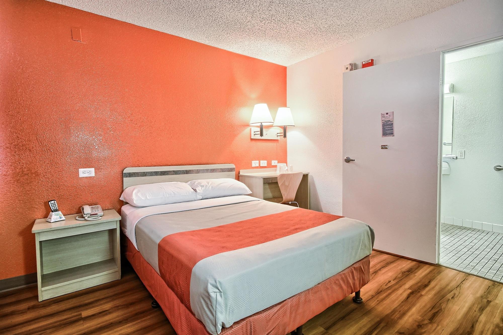 6-fresno, Ca - Blackstone South Hotel