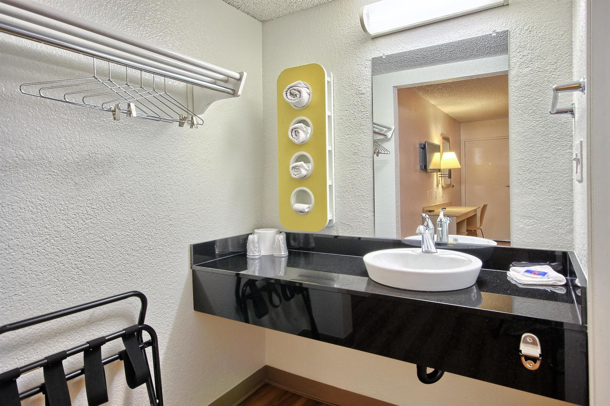 6-fresno, Ca - Blackstone South Hotel 2*