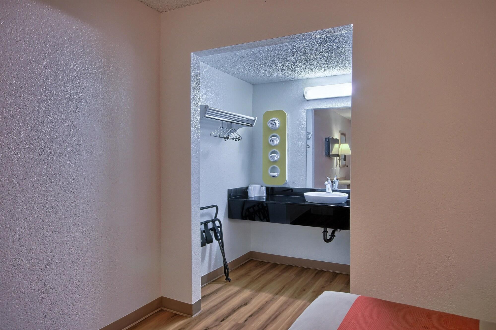 6-fresno, Ca - Blackstone South 2*