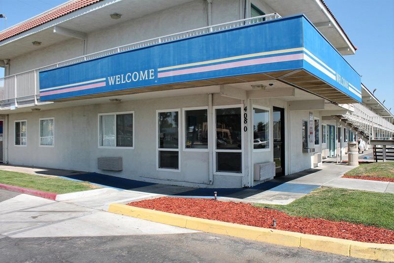 Hotel 6-fresno, Ca - Blackstone South