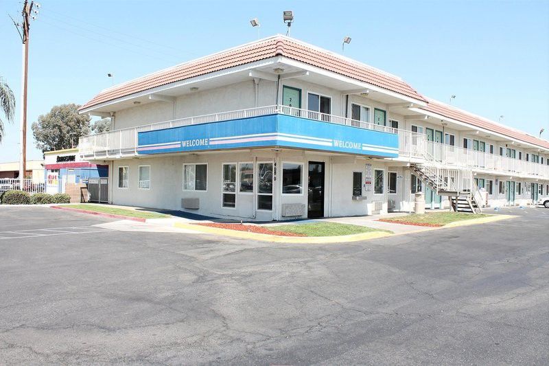 Hotel 6-fresno, Ca - Blackstone South 2*