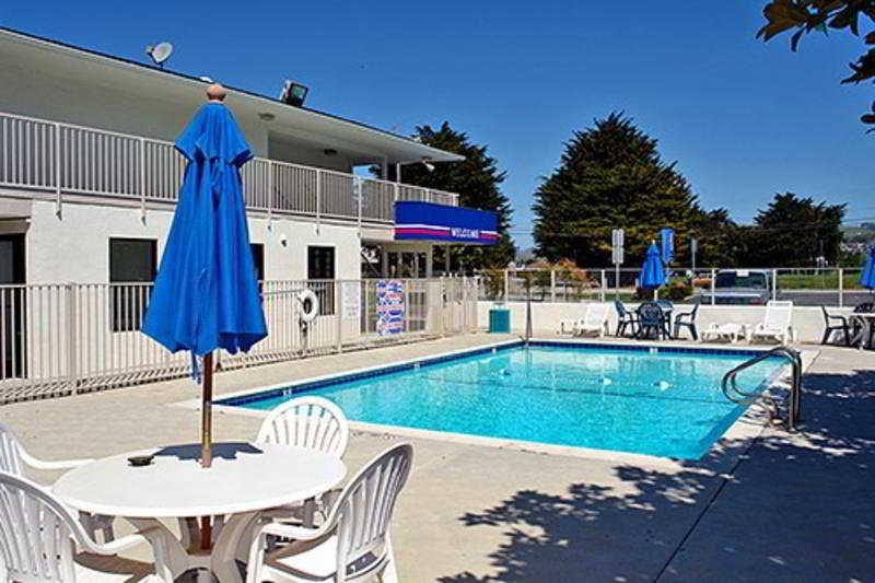 Hotel 6-fresno, Ca - Blackstone South 2*