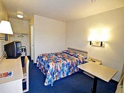 Hotel 6-fresno, Ca - Blackstone South 2*
