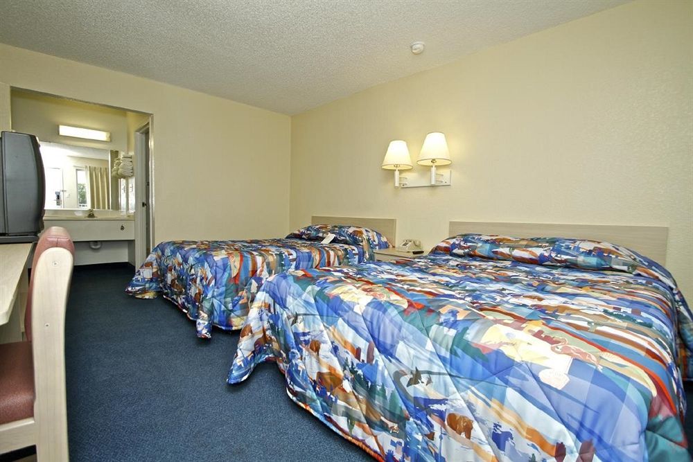 Hotel 6-fresno, Ca - Blackstone South