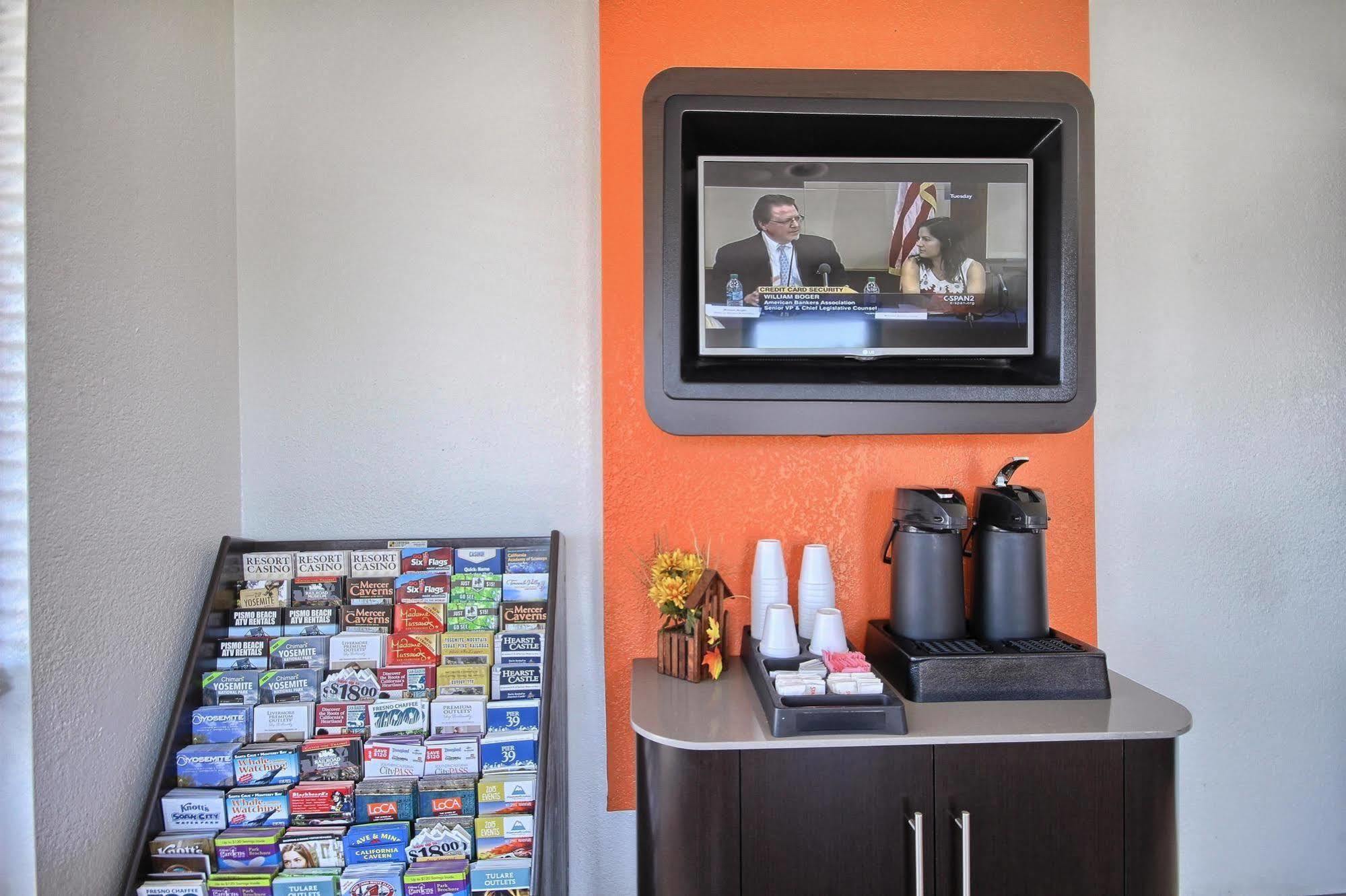 Hotel 6-fresno, Ca - Blackstone South