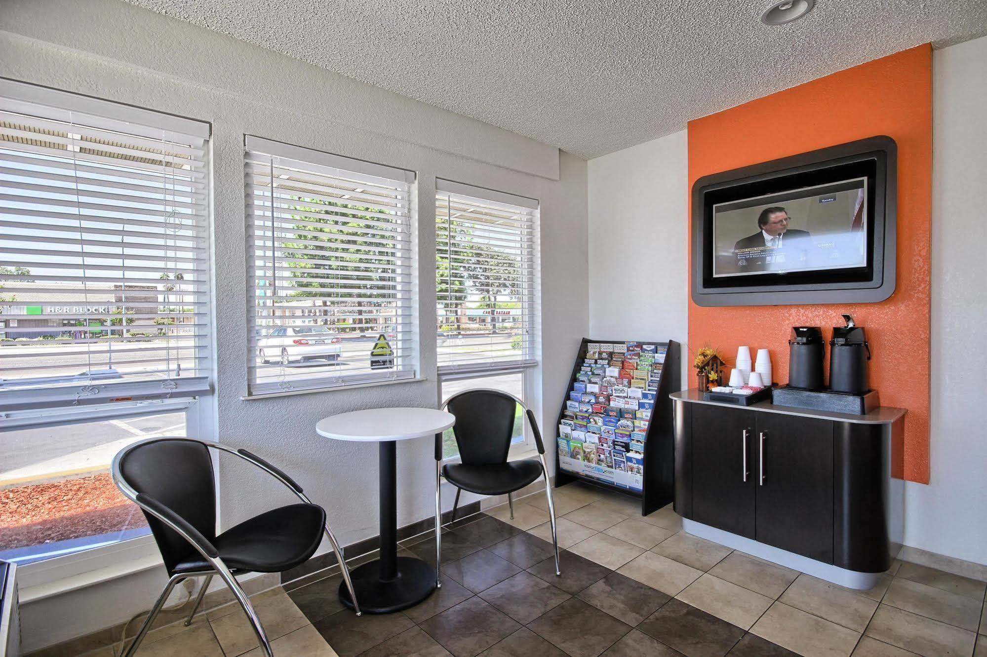 Hotel 6-fresno, Ca - Blackstone South 2*