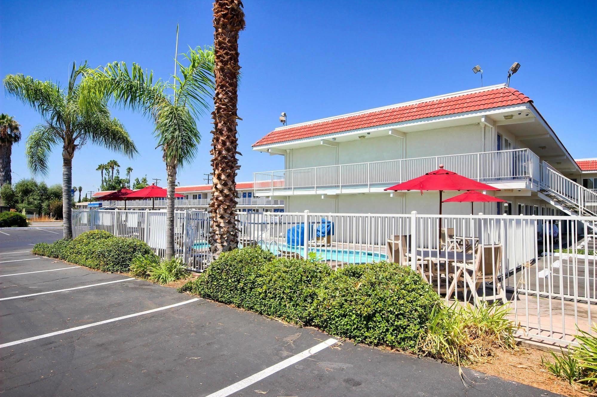 Hotel 6-fresno, Ca - Blackstone South
