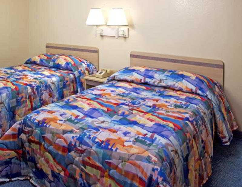 Hotel 6-fresno, Ca - Blackstone South 2*