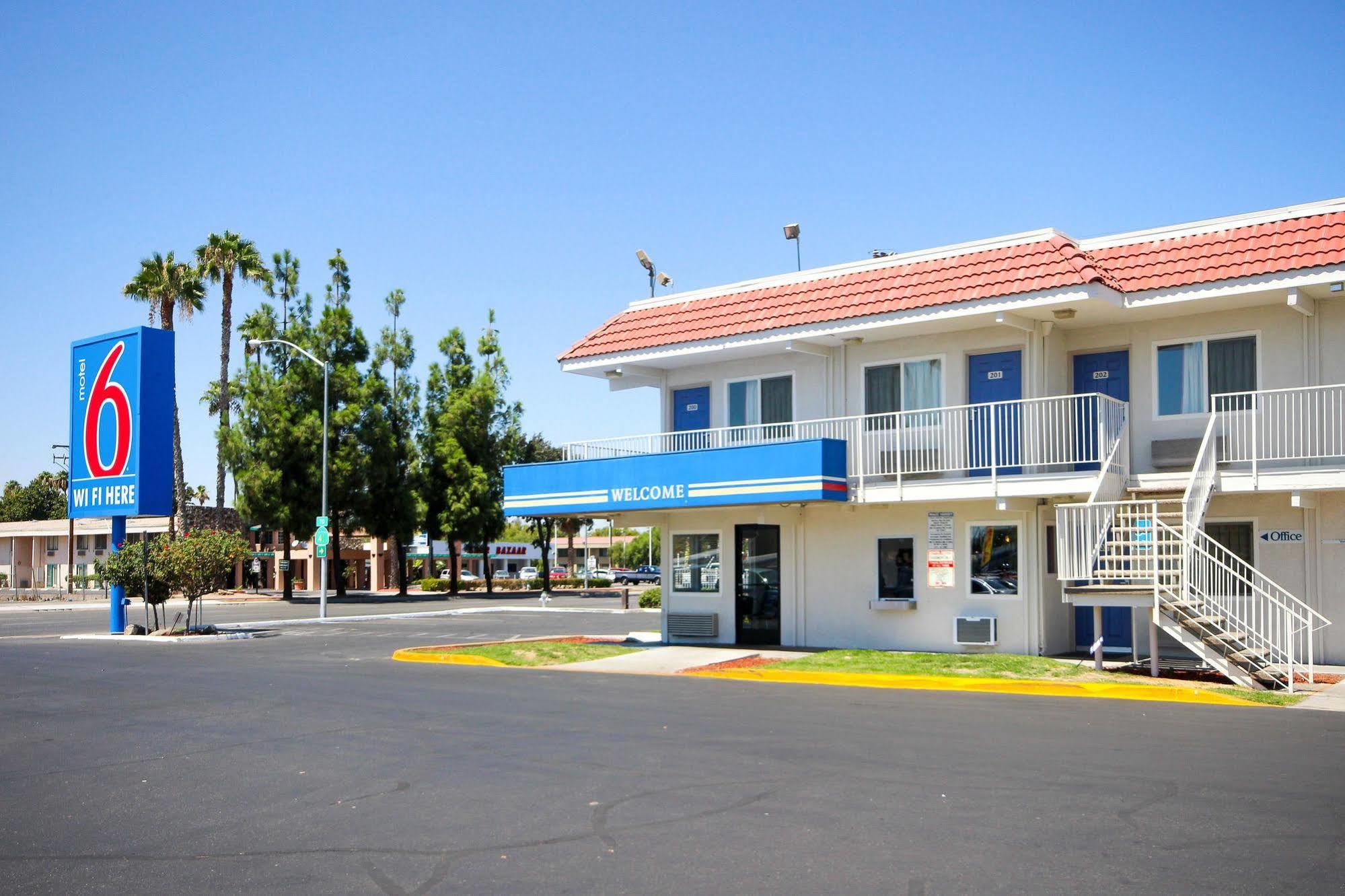 Hotel 6-fresno, Ca - Blackstone South 2*