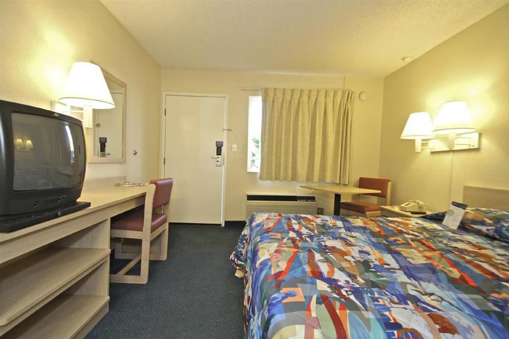 6-fresno, Ca - Blackstone South Hotel 2*